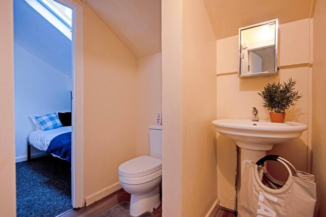 5 Minute Walk From Bury City Centre -1 Bed Flat Екстериор снимка